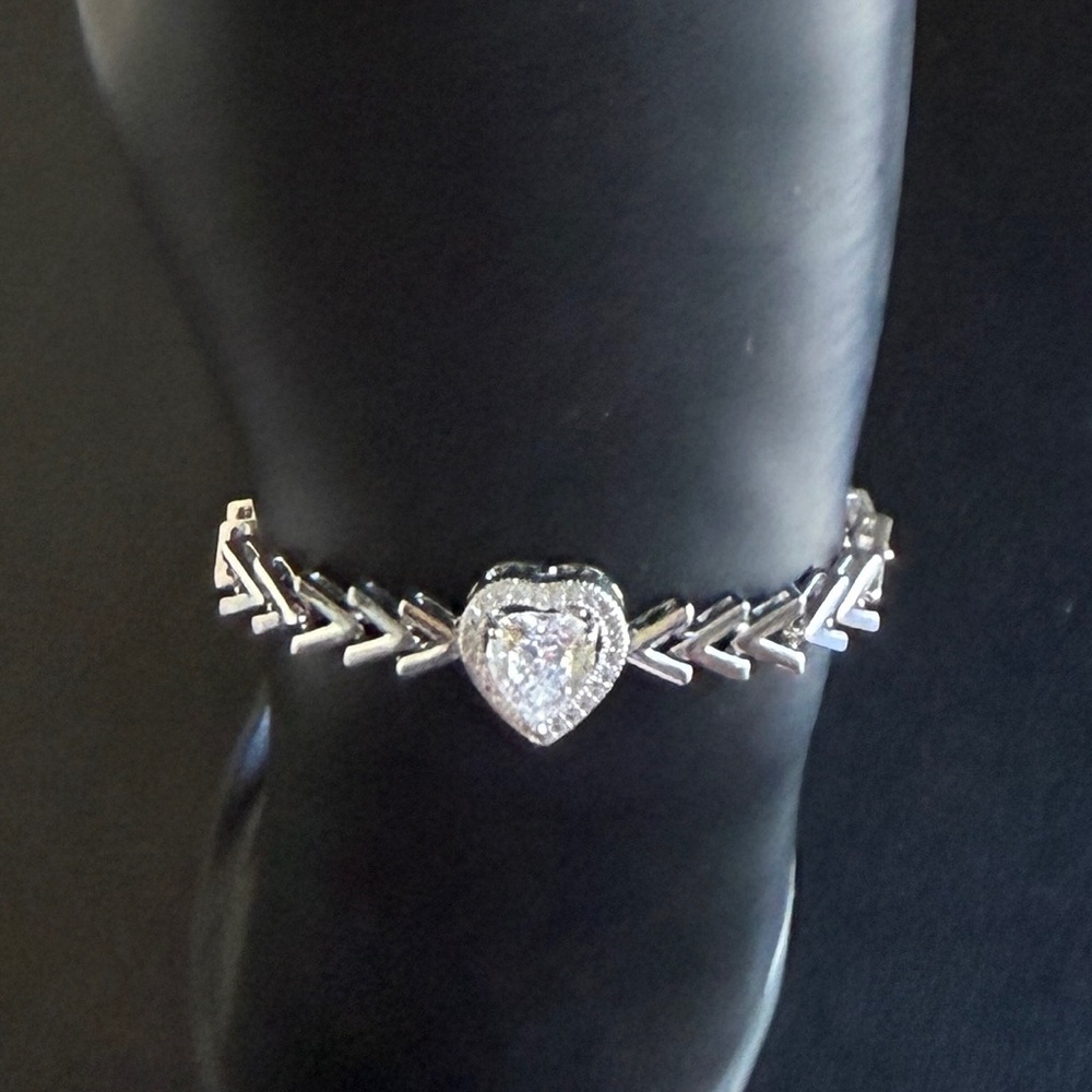7.5" Stainless Steel Heart Halo Chevron Link Bracelet - AAA CZ
